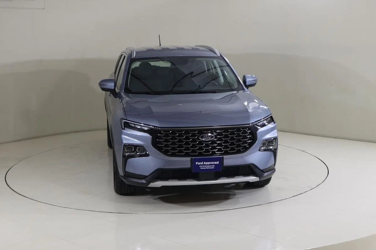 Ford Territory спереди — двухцветный бампер и диодная оптика обновлённой версии