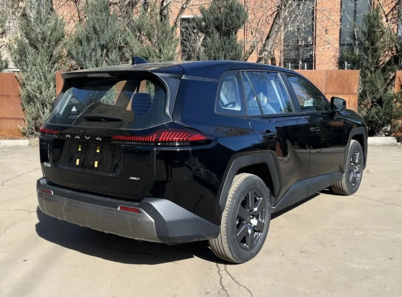Toyota RAV4 Hybrid — 4 190 000 ₽ под ключ, полный привод E-Four