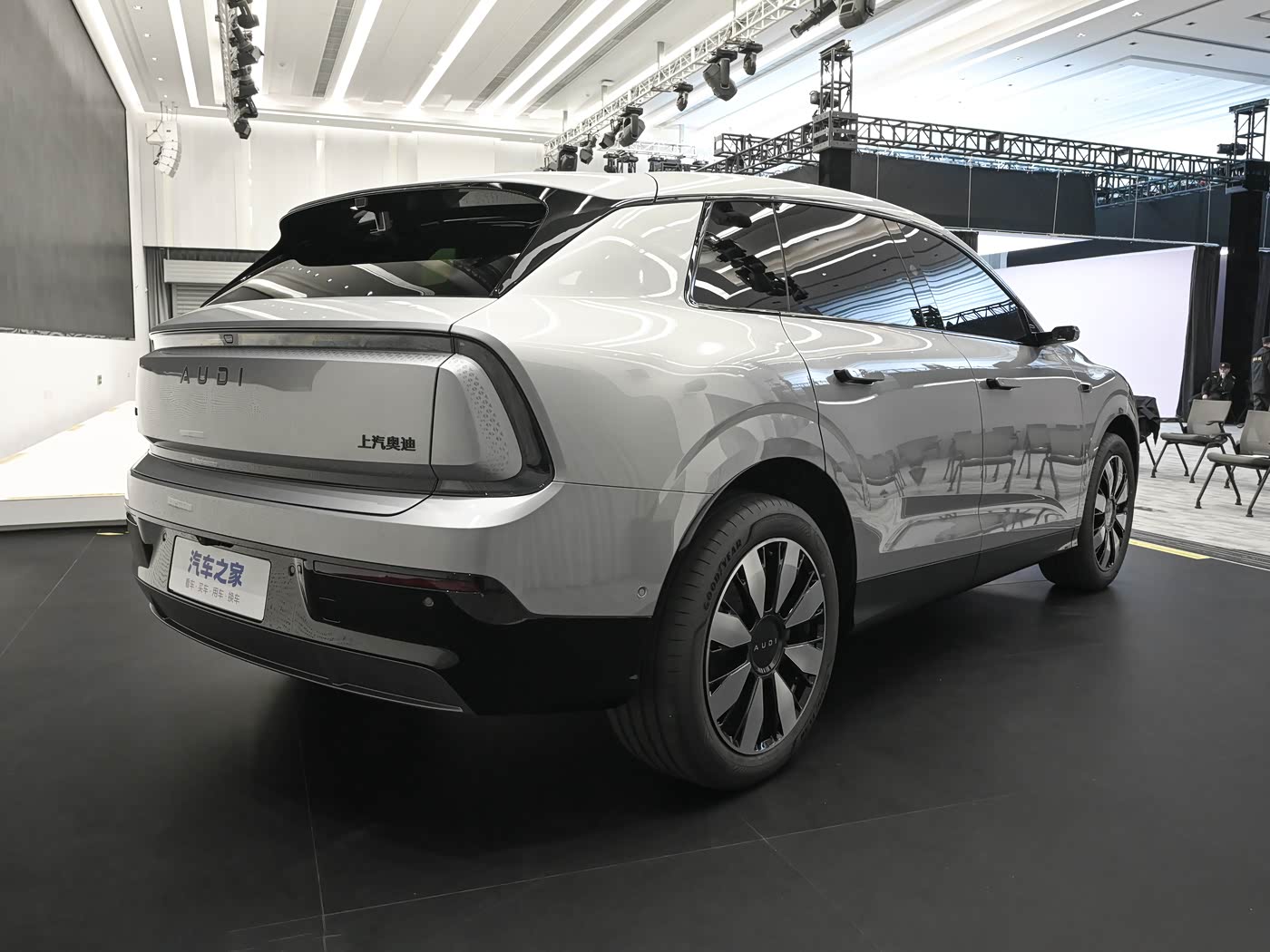 Салон Audi E7X — комплектация уточняется под заказ