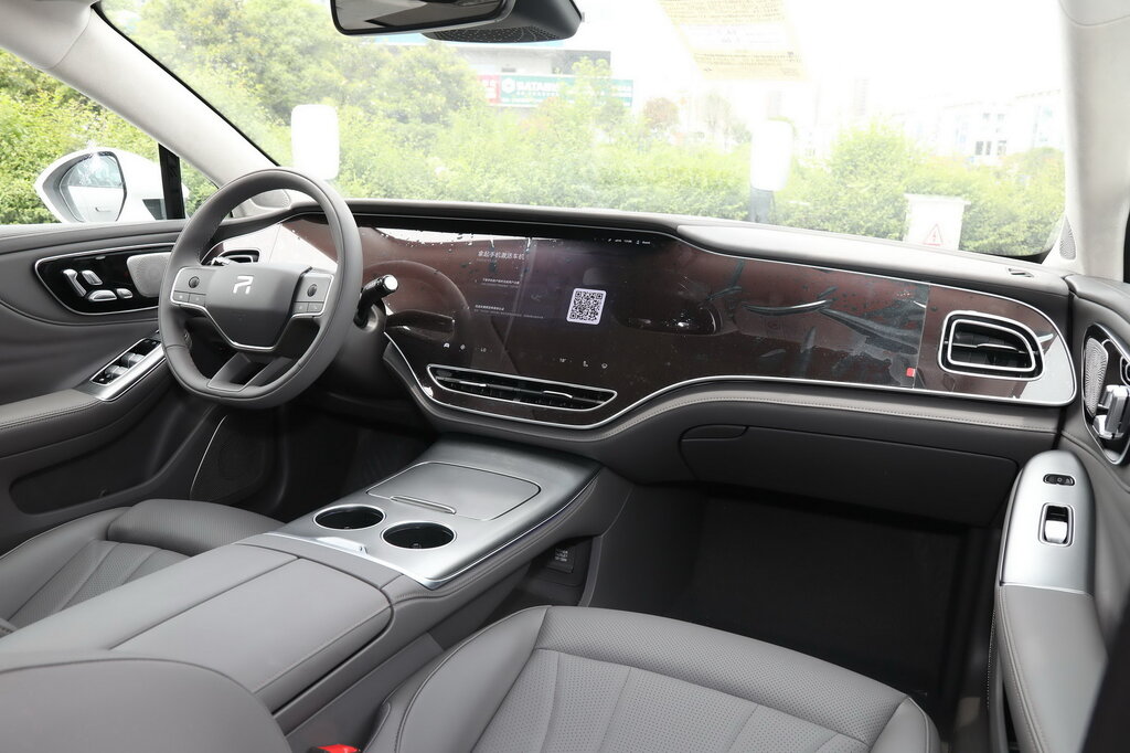 Профиль Rising Auto F7 — покатая крыша купе при четырёх полноценных дверях