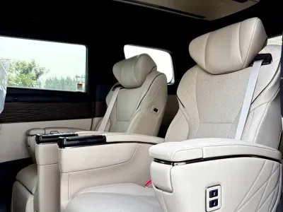 Toyota Alphard Hybrid Executive, 2026 — фото 8