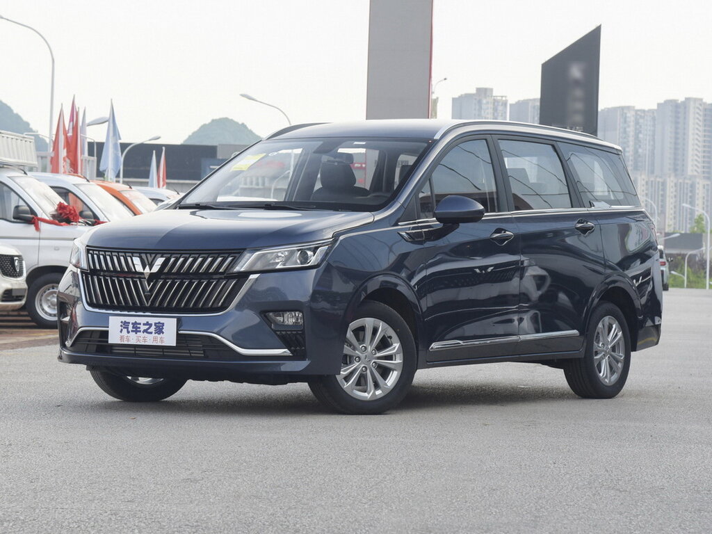 Салон Wuling Jiachen — просторная посадка, ориентация на семейные перевозки
