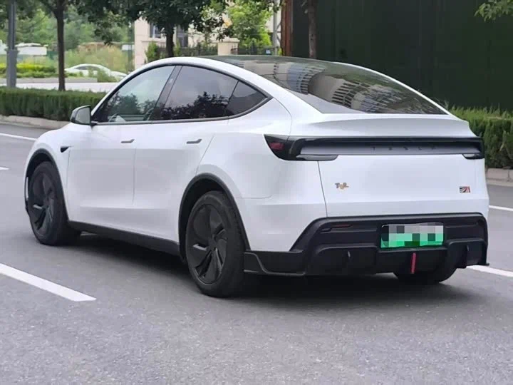 Tesla Model Y — электромобили Tesla в РФ доступны только параллельным импортом
