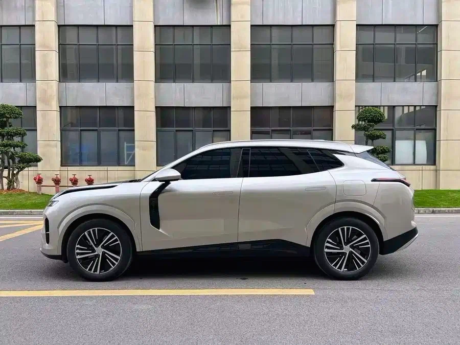 Lynk & Co 08 EM-P — полноприводный плагин-гибридный кроссовер