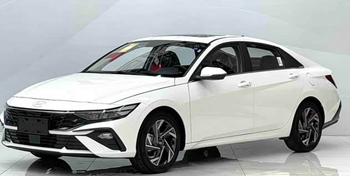 Hyundai Elantra — старший сосед Verna в каталоге, если нужен кузов покрупнее