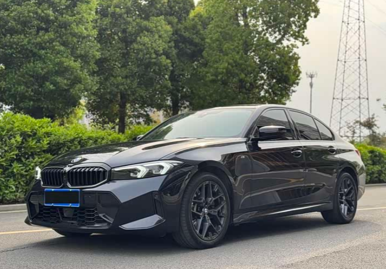 330 Li M Sport, 245 л.с., полный привод — от 3 280 000 ₽