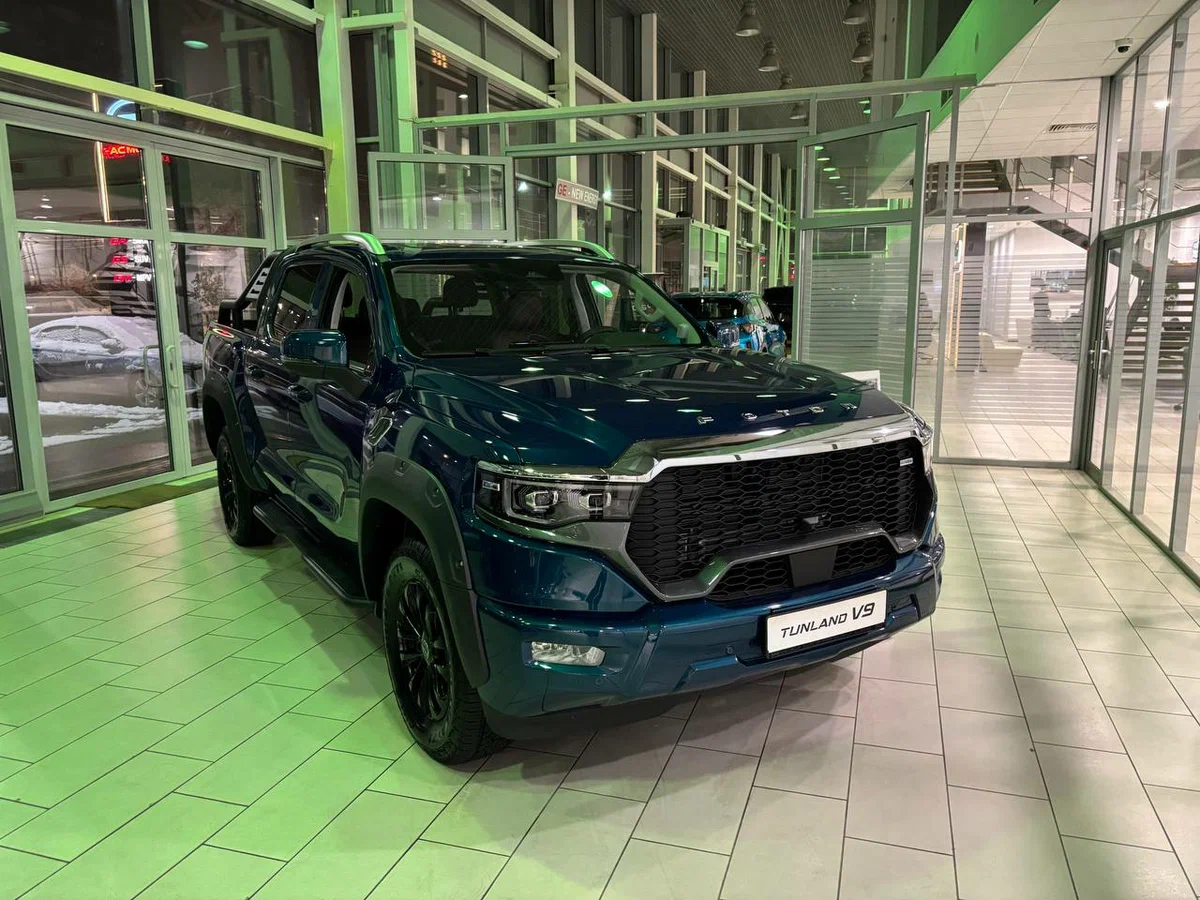 Foton Tunland Yutu сбоку — двухрядная кабина и грузовая платформа