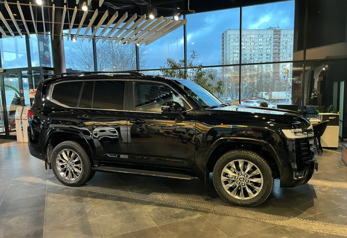 Toyota Land Cruiser 300 VIP Executive — топовая версия линейки, от 12 990 000 ₽