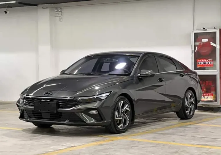 Hyundai Elantra, 2025