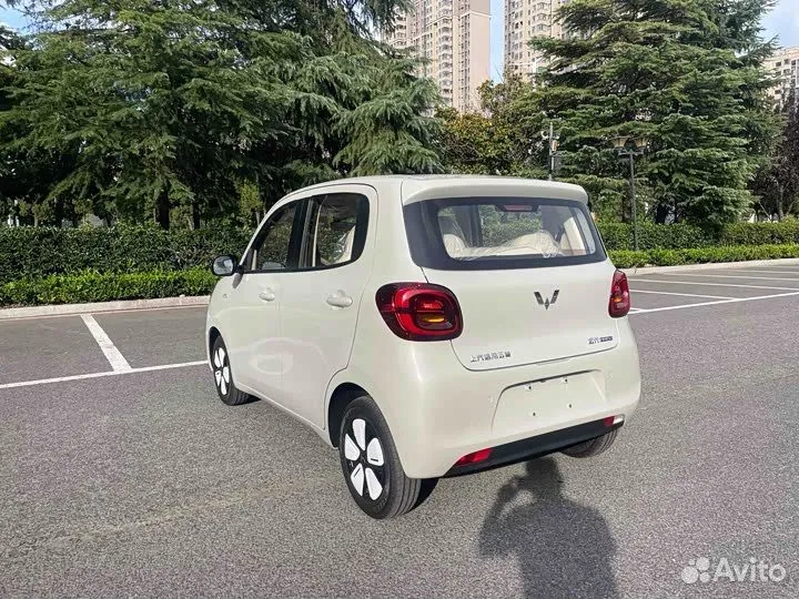 Салон Mini EV — 10,1-дюймовый экран, компактный городской хэтчбек