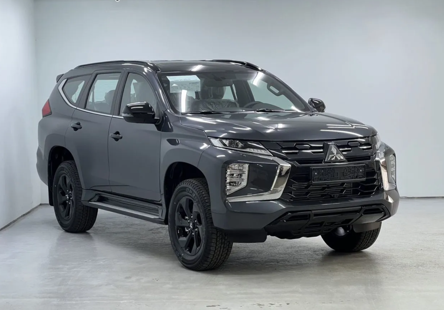 Салон Pajero Sport актуального поколения — китайская сборка, комплектация под наш рынок