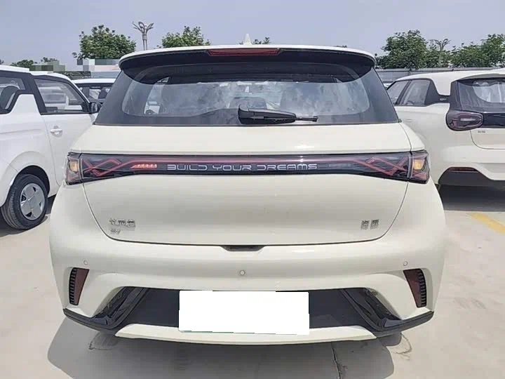 BYD Dolphin Surf — передний привод, батарея Blade LFP