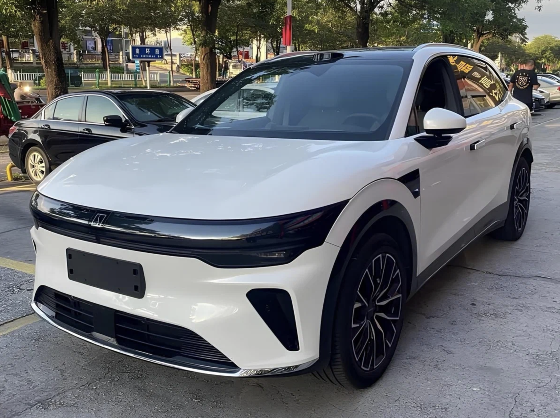 Zeekr 7X RWD Long Range — электрокроссовер на той же архитектуре