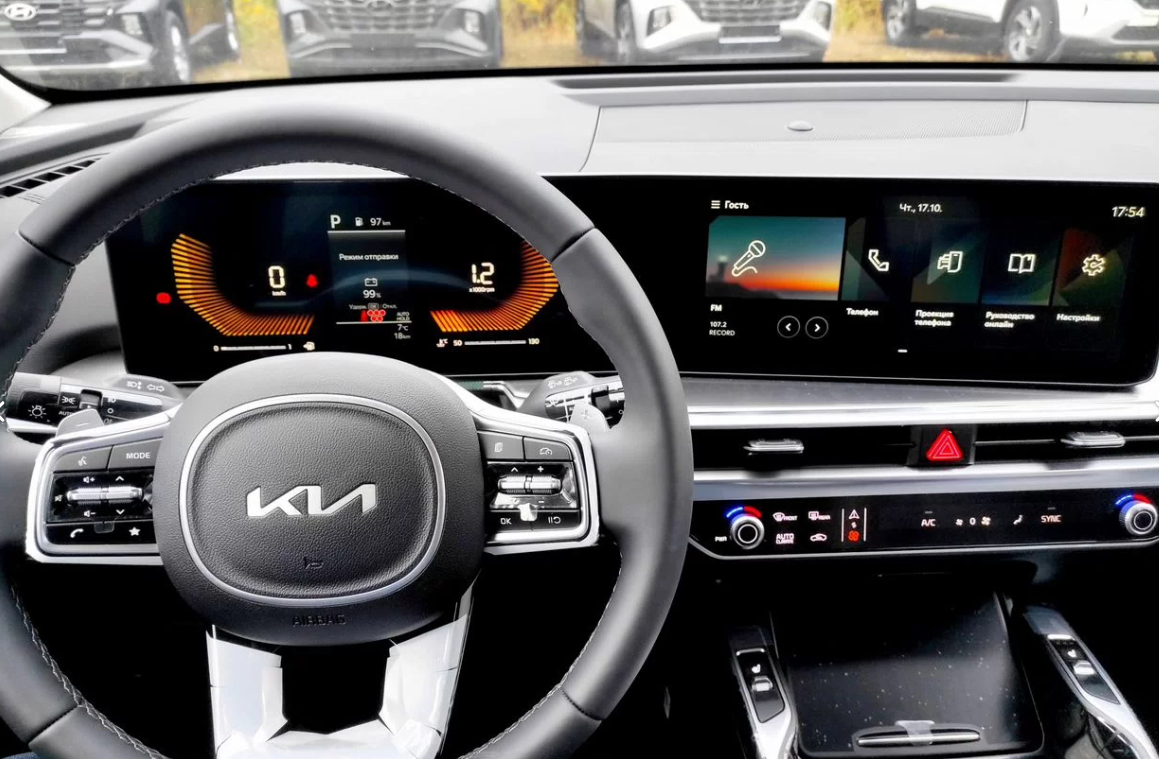 Kia Sorento — салон и мультимедиа, дизель 194 л.с., от 4 190 000 ₽