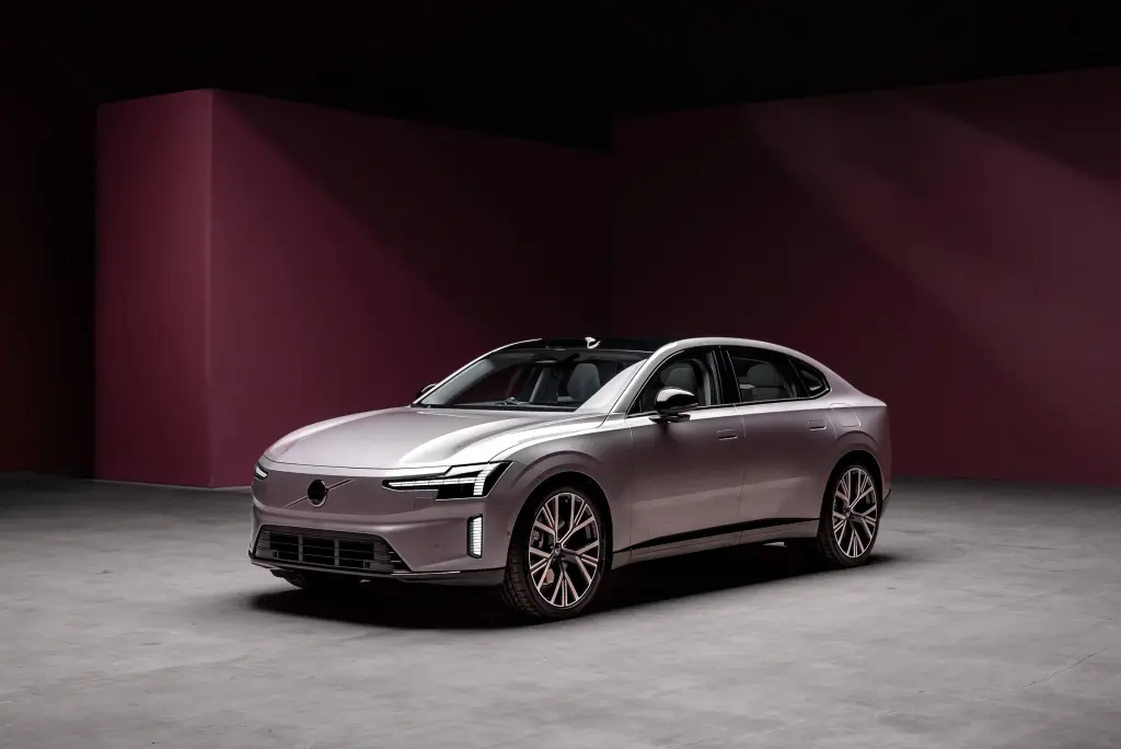 Volvo ES90, задний привод — 5 590 000 ₽ под ключ