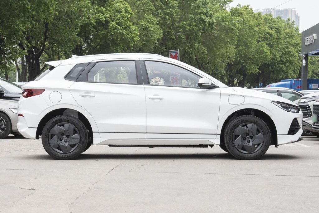 BYD e2 — 1 690 000 ₽ под ключ. У BYD собственная батарея Blade на химии LFP