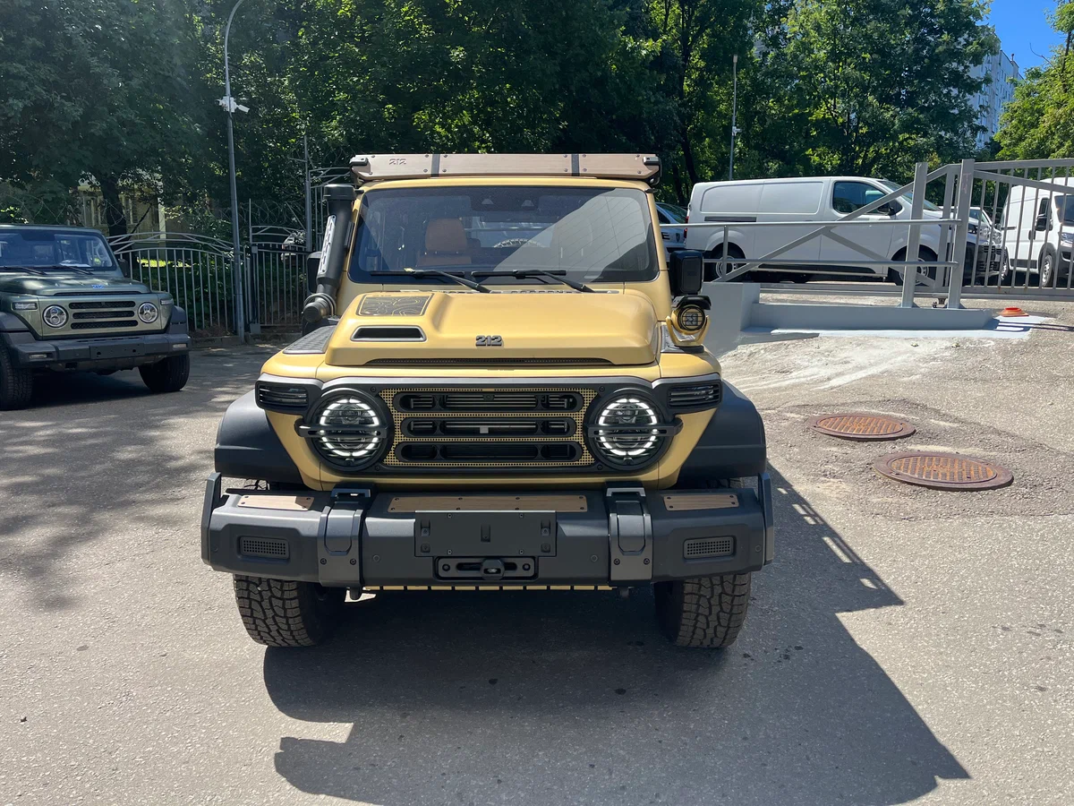 BAIC 212 сзади — современная электроника под ретро-кузовом