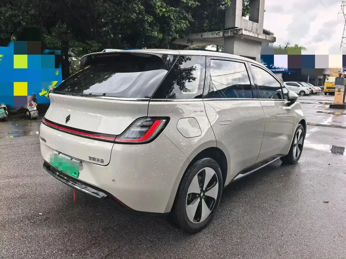 Baojun Yunduo сзади — тот же экземпляр из нашего каталога