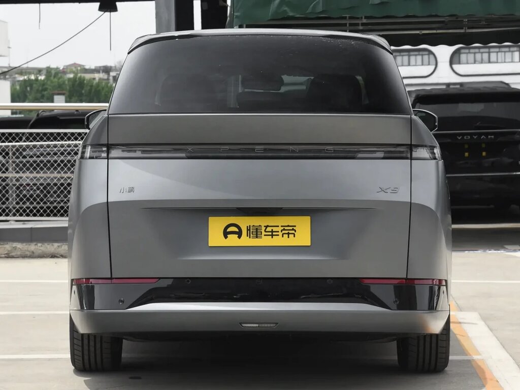 Салон Xpeng X9