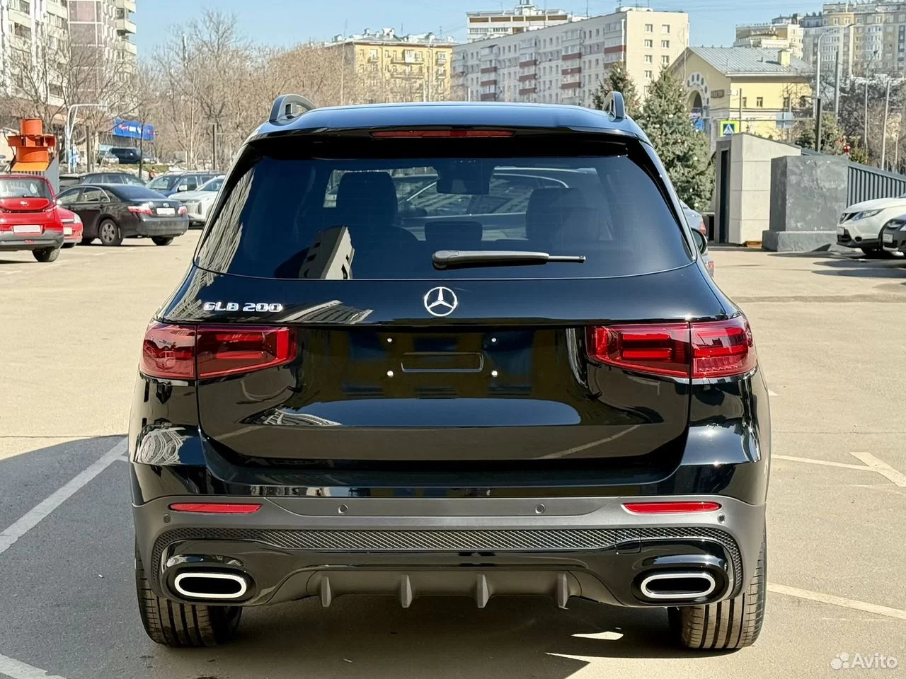 Профиль GLB 200 — заметно выше и «квадратнее» GLA на том же мотора