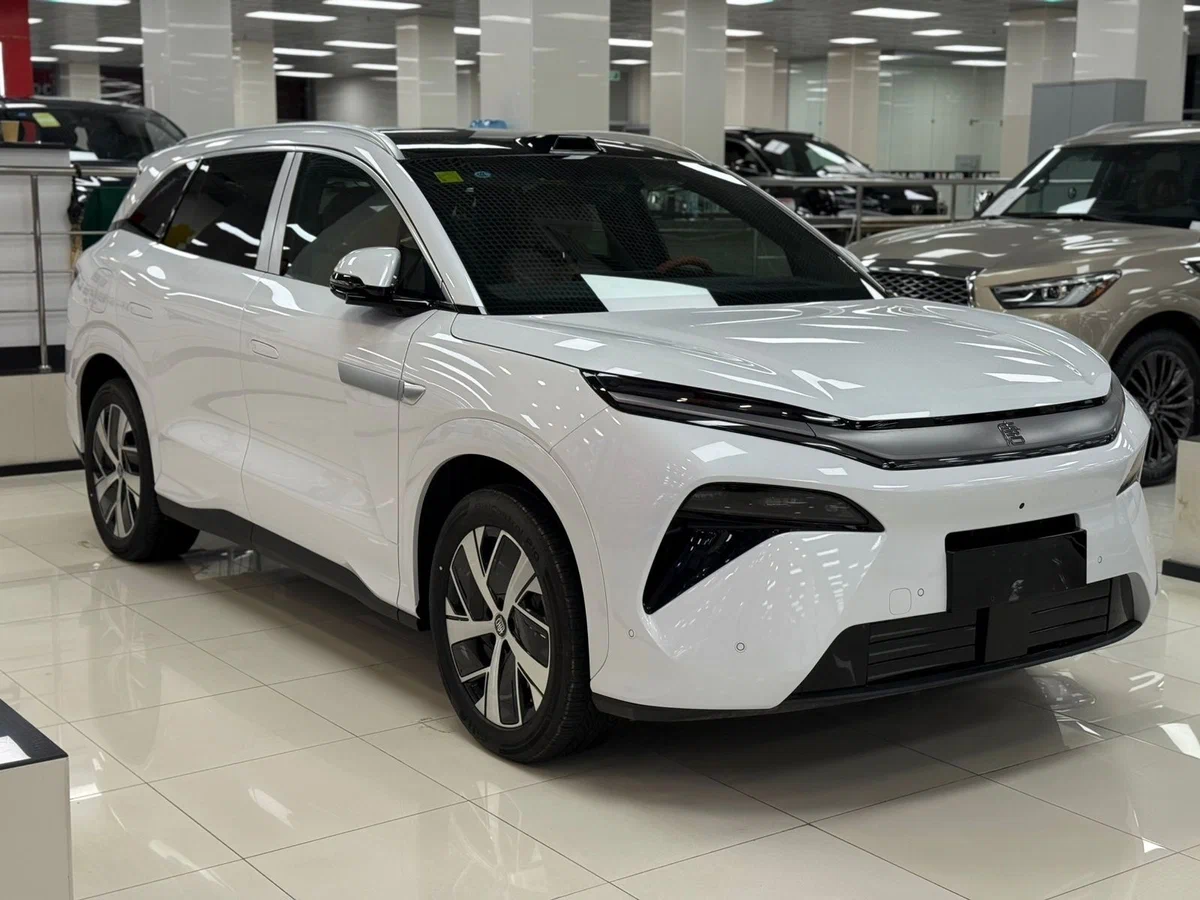 BYD Tang L 2026 — 380 л.с., полностью электрический, от 4 990 000 ₽
