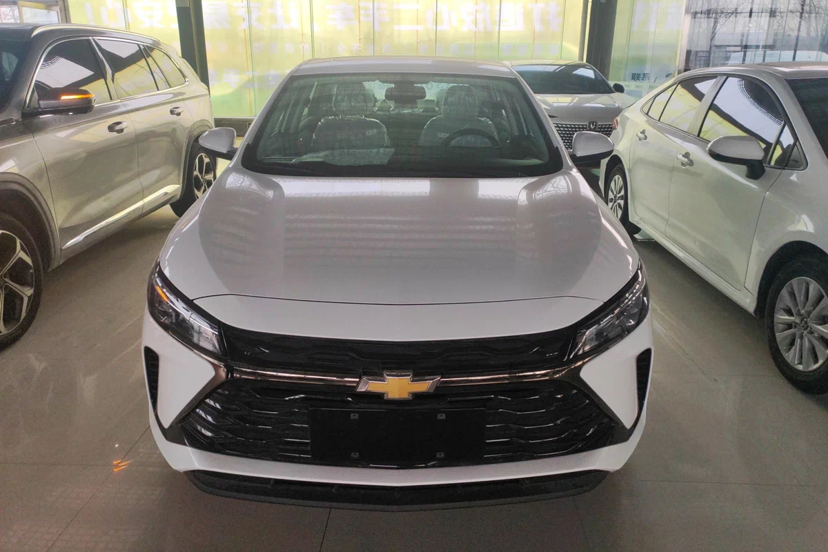 Салон Chevrolet Monza — актуальная для 2026 года мультимедиа