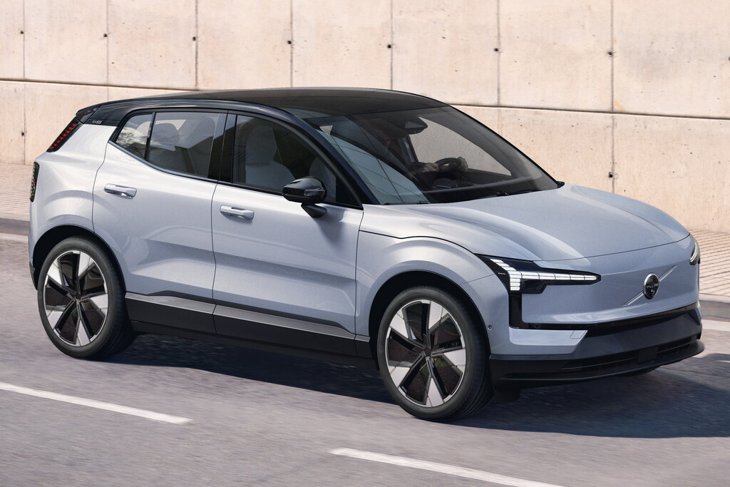 Volvo EX30 — компактный электрокроссовер, 200 кВт, от 3 600 000 ₽