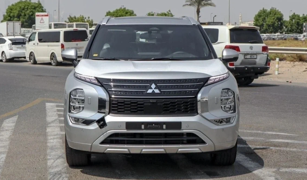 Тот же лот 2.5 AWD спереди — та же платформа, что продаётся в Европе и США
