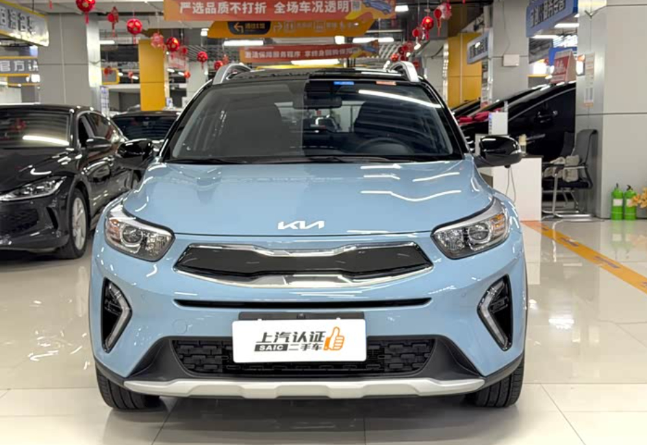 Салон Kia KX1 — приборная панель отличается от глобального Kia Stonic, на базе которого построена модель