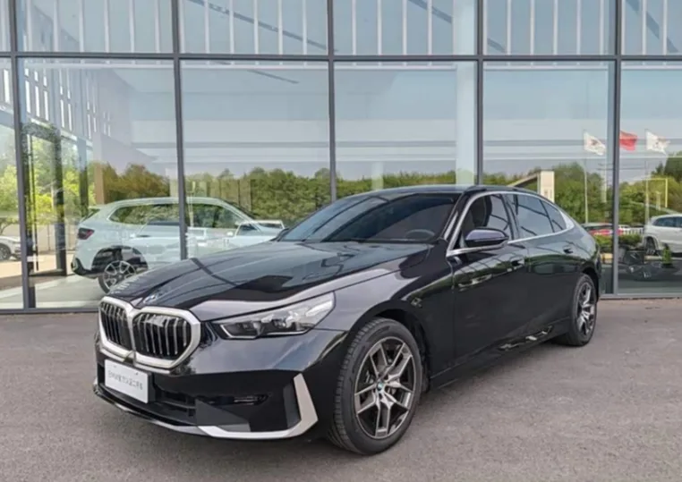 BMW 5-series, 2025
