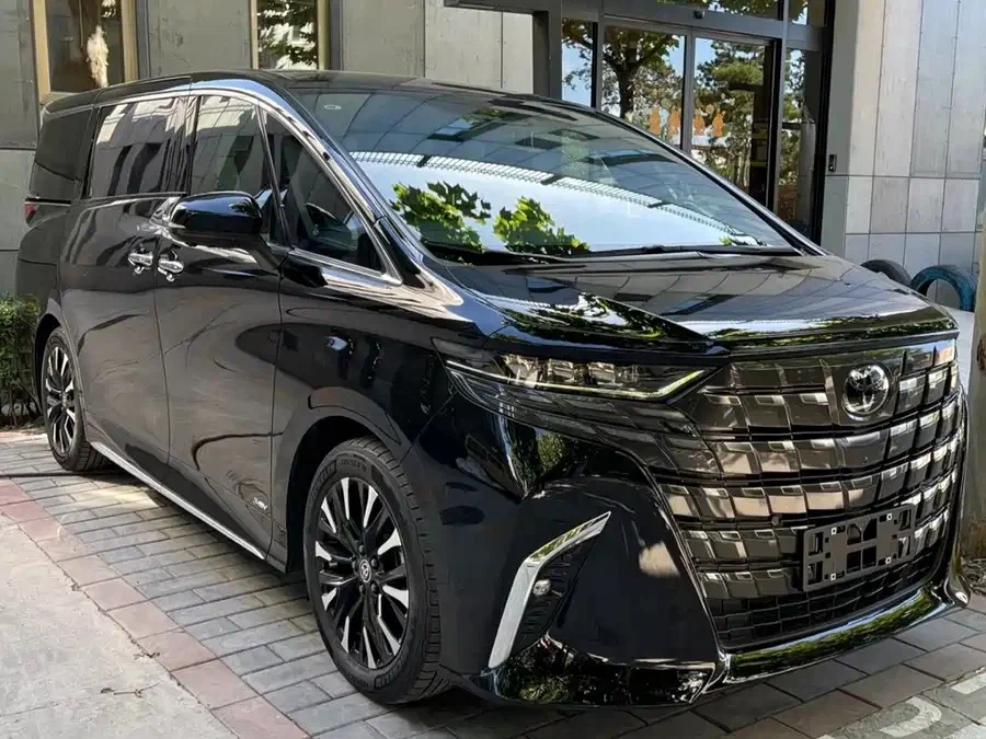 Салон Alphard — статусный минивэн для представительских поездок