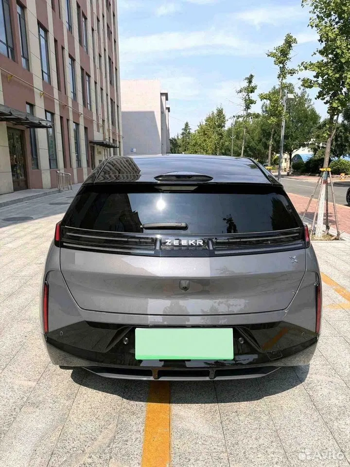 Zeekr X — самая доступная модель линейки, компактный электрокроссовер