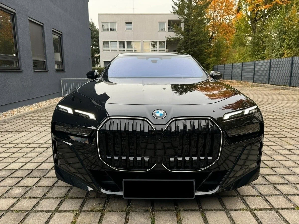 Фирменная решётка радиатора нового поколения 7 серии BMW