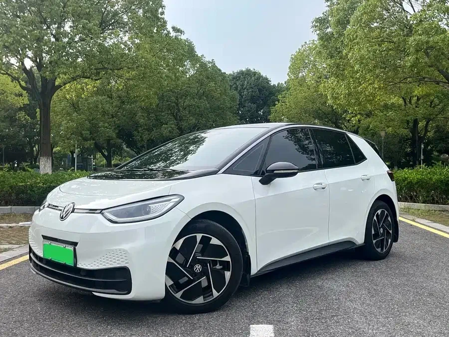 Volkswagen ID.3 — компактный электрохэтчбек SAIC-Volkswagen, 125 кВт, от 2 430 000 ₽