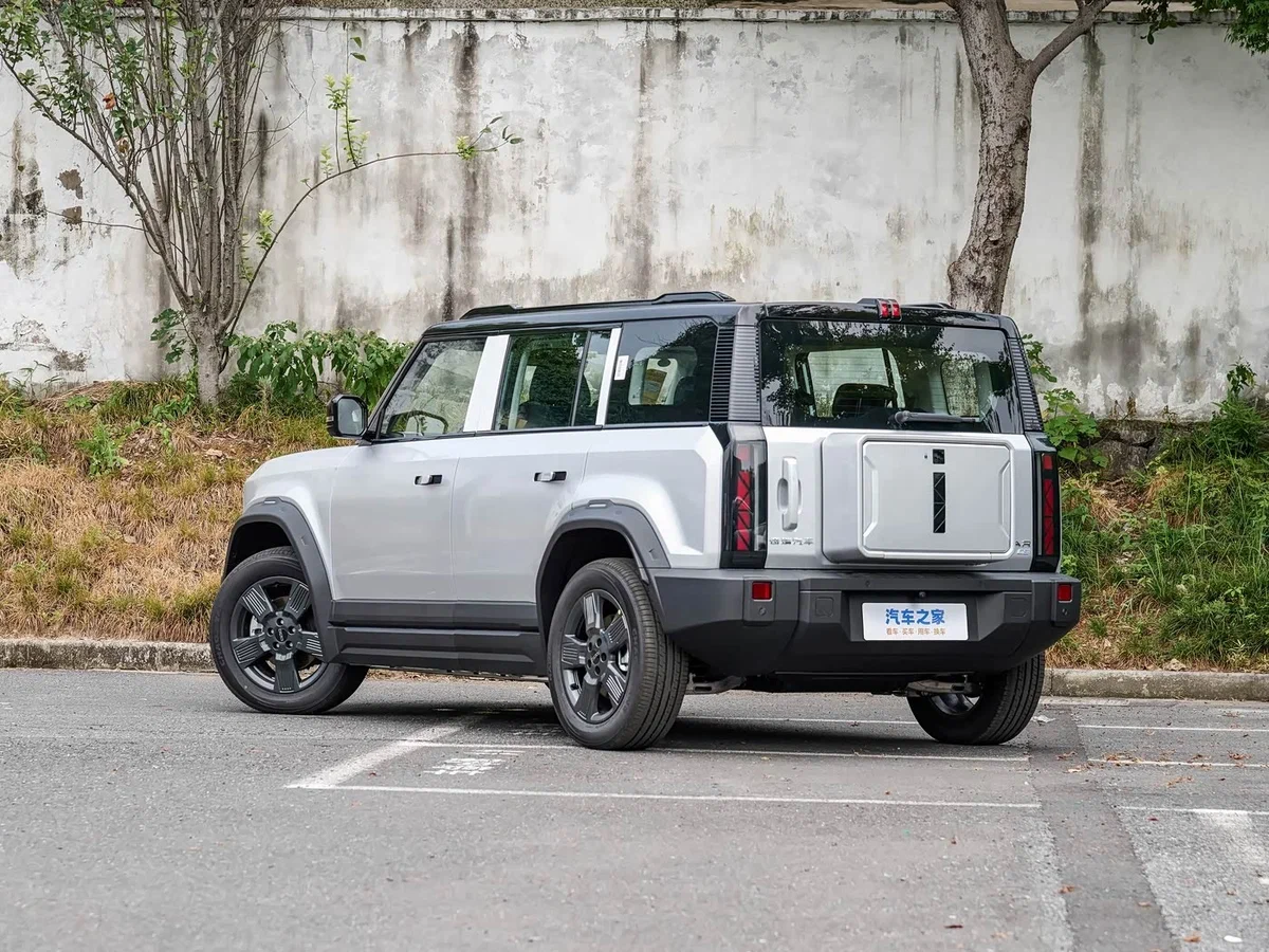 iCar 03 — электрический внедорожник, 135 кВт, задний привод, от 2 200 000 ₽ под ключ