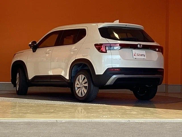 Салон Honda WR-V — вариатор CVT, атмосферный мотор i-VTEC 1.5