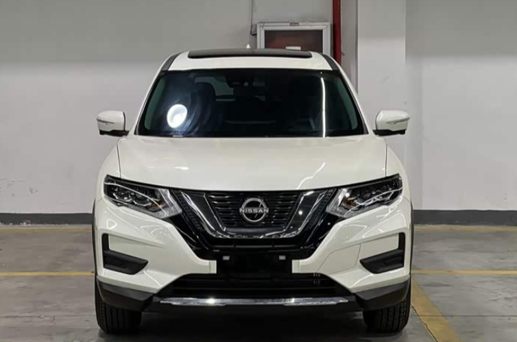 Nissan X-Trail Leading Edition — 2.0, 151 л.с., вариатор, передний привод