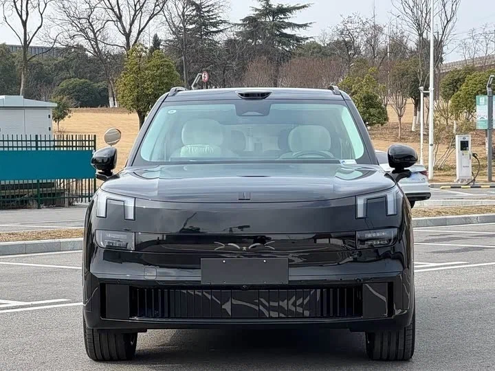 Lynk & Co 900 — флагманский кроссовер линейки EM-P, от 4 990 000 ₽ под ключ