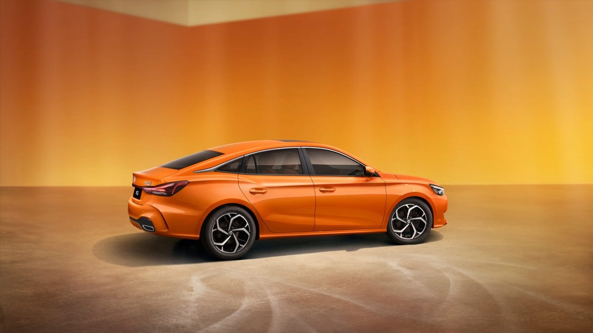 MG5 2026, новый — седан 1,5 л / 114 л.с. на вариаторе, от 1 790 000 ₽ под ключ