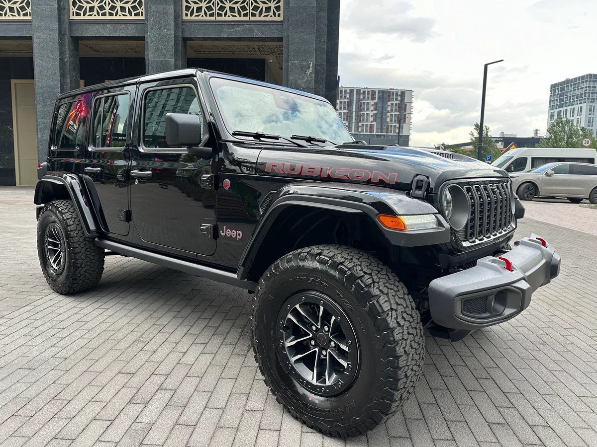 Салон Wrangler Rubicon — автомат, полный привод с понижающей передачей