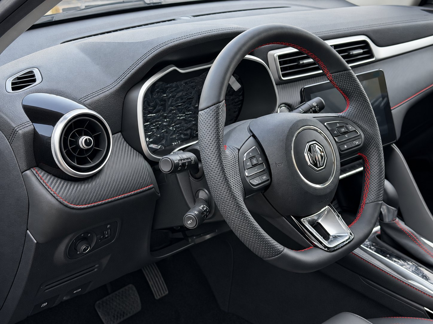 MG ZS — салон, медиасистема с поддержкой CarPlay и Android Auto