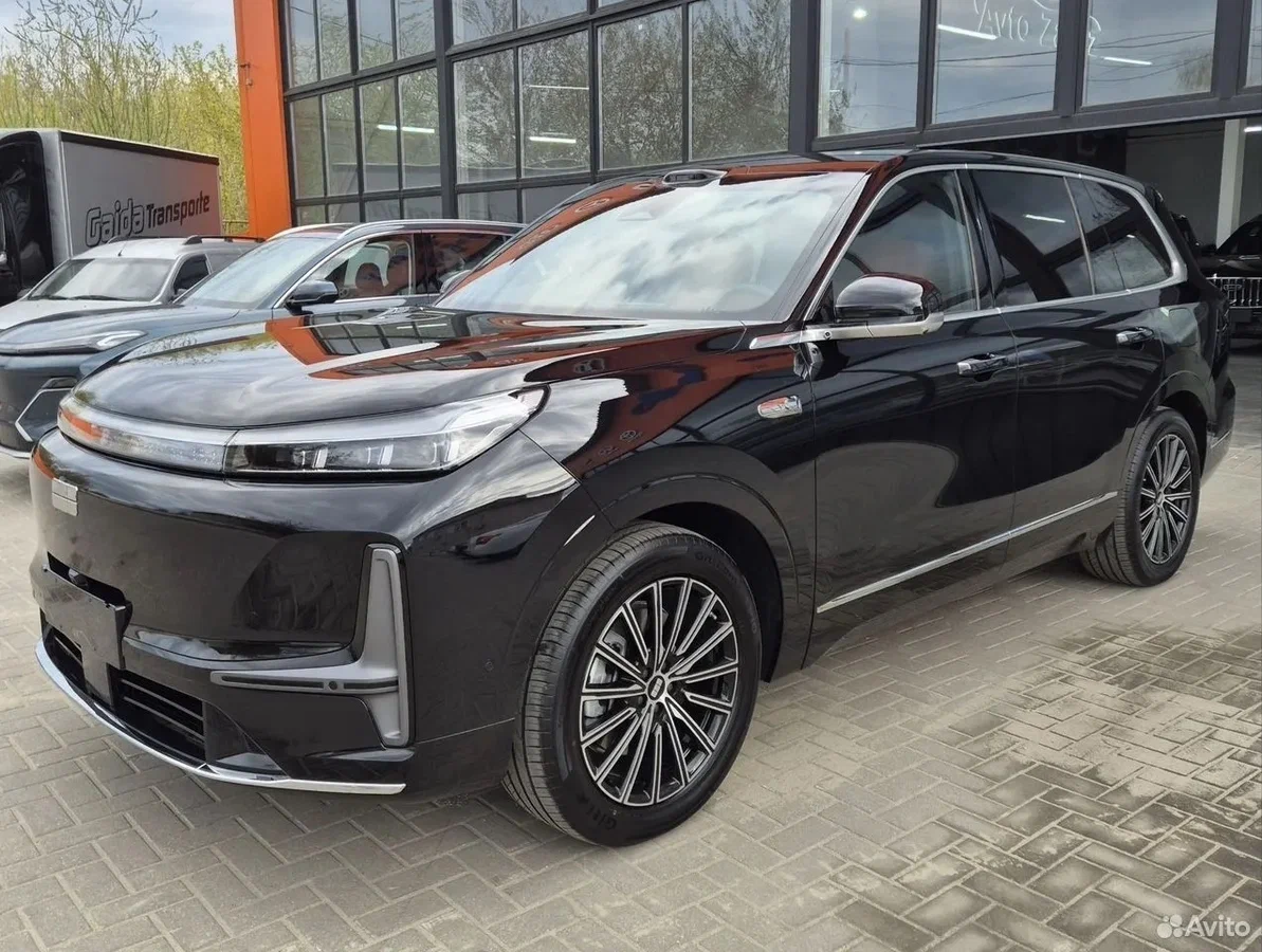 Geely Galaxy M9 — три ряда, шесть посадочных мест, полный привод