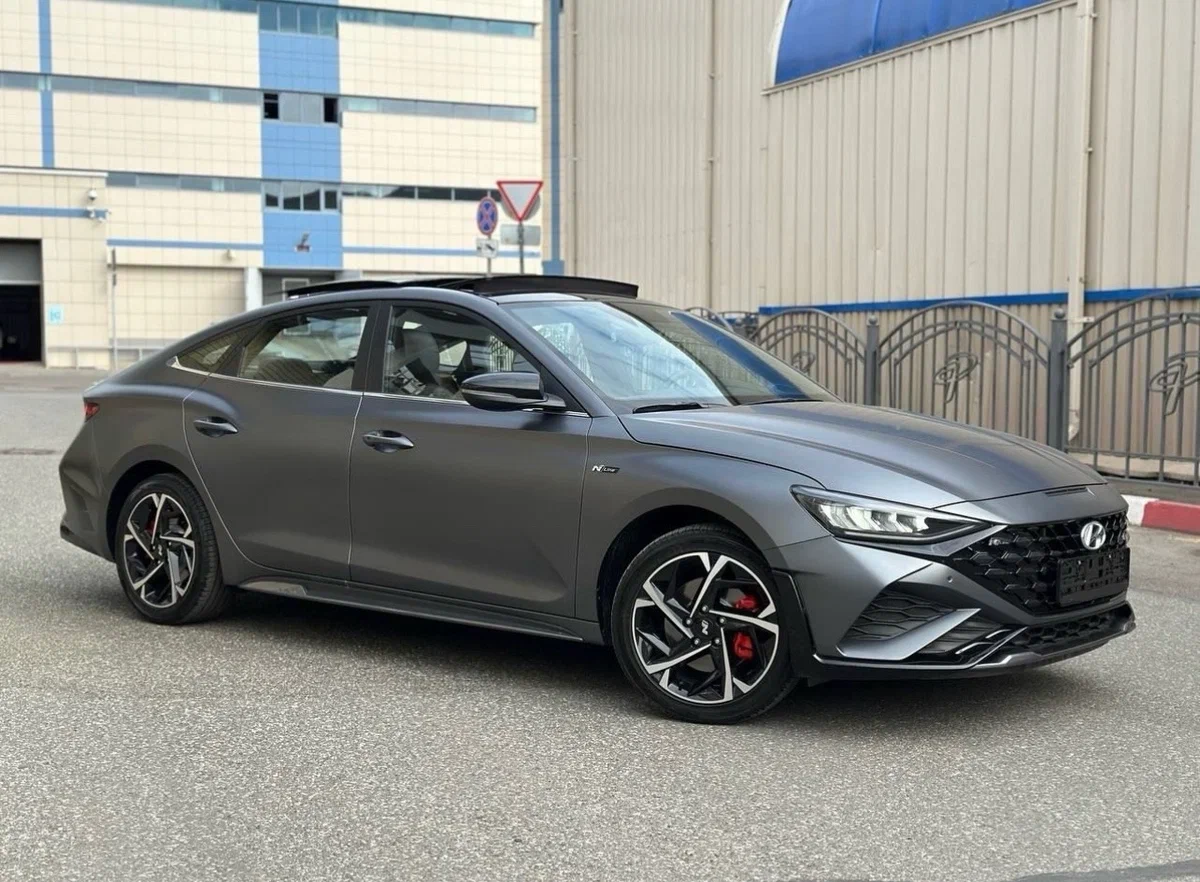Салон Hyundai Lafesta — цифровая панель и спортивная отделка