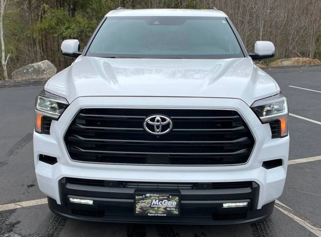 Toyota Sequoia Limited i-FORCE MAX — автомобиль из каталога, под заказ из США, 12 900 000 ₽ под ключ