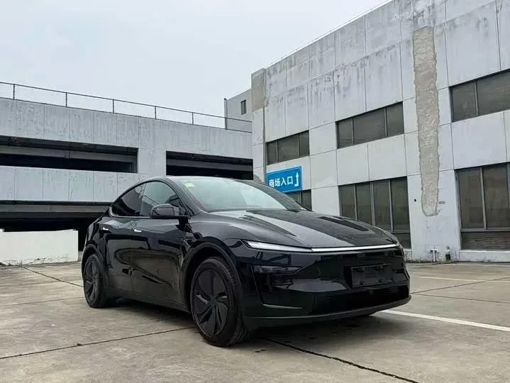 Tesla Model Y L, 2026