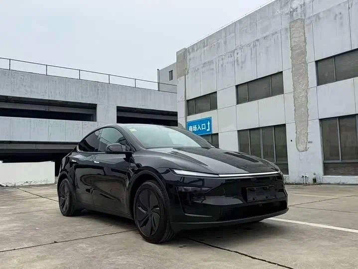 Tesla Model Y L — удлинённая 6-местная версия для китайского рынка, от 5 190 000 ₽
