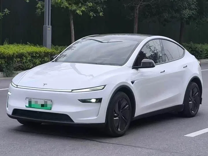 Tesla Model Y, 2026