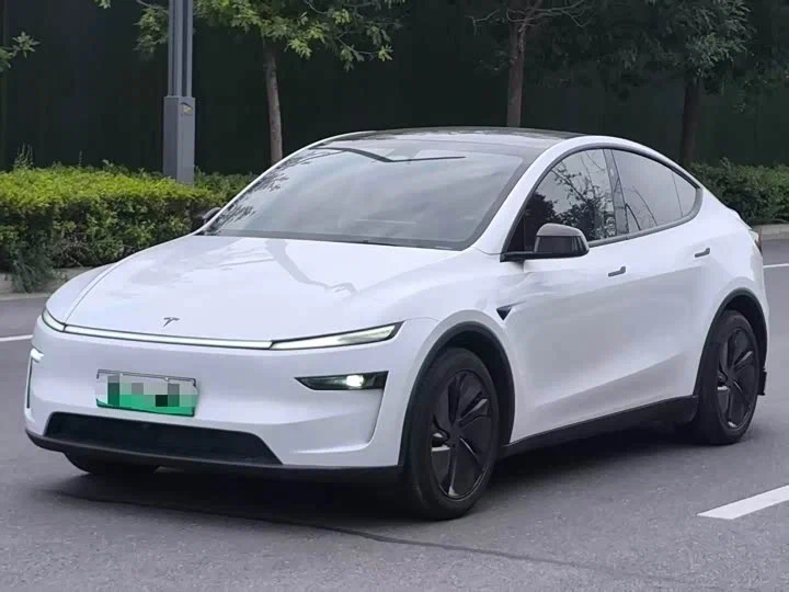 Tesla Model Y — самый продаваемый электрокроссовер в мире, от 4 800 000 ₽