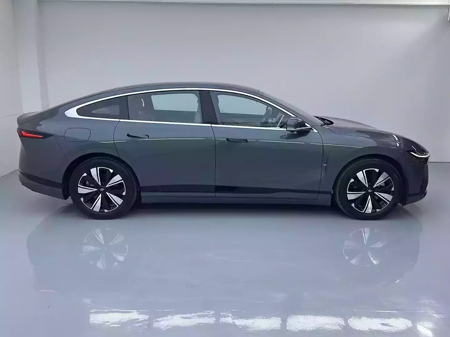 Changan Qiyuan A07 — гибридный седан E-класса, от 2 390 000 ₽ под ключ
