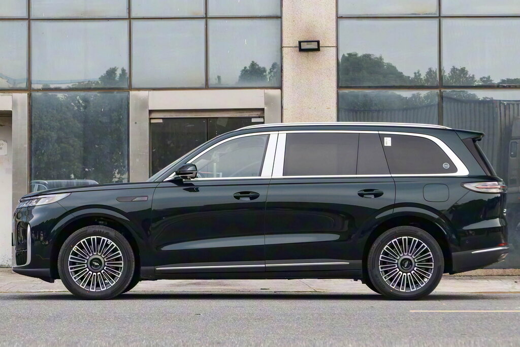 Chery Fulwin T11 — задняя часть кузова, флагманская отделка суббренда Fulwin